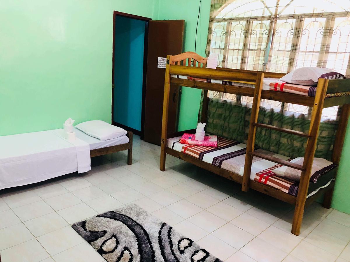Colors Boutique Hostel Puerto Princesa Dış mekan fotoğraf