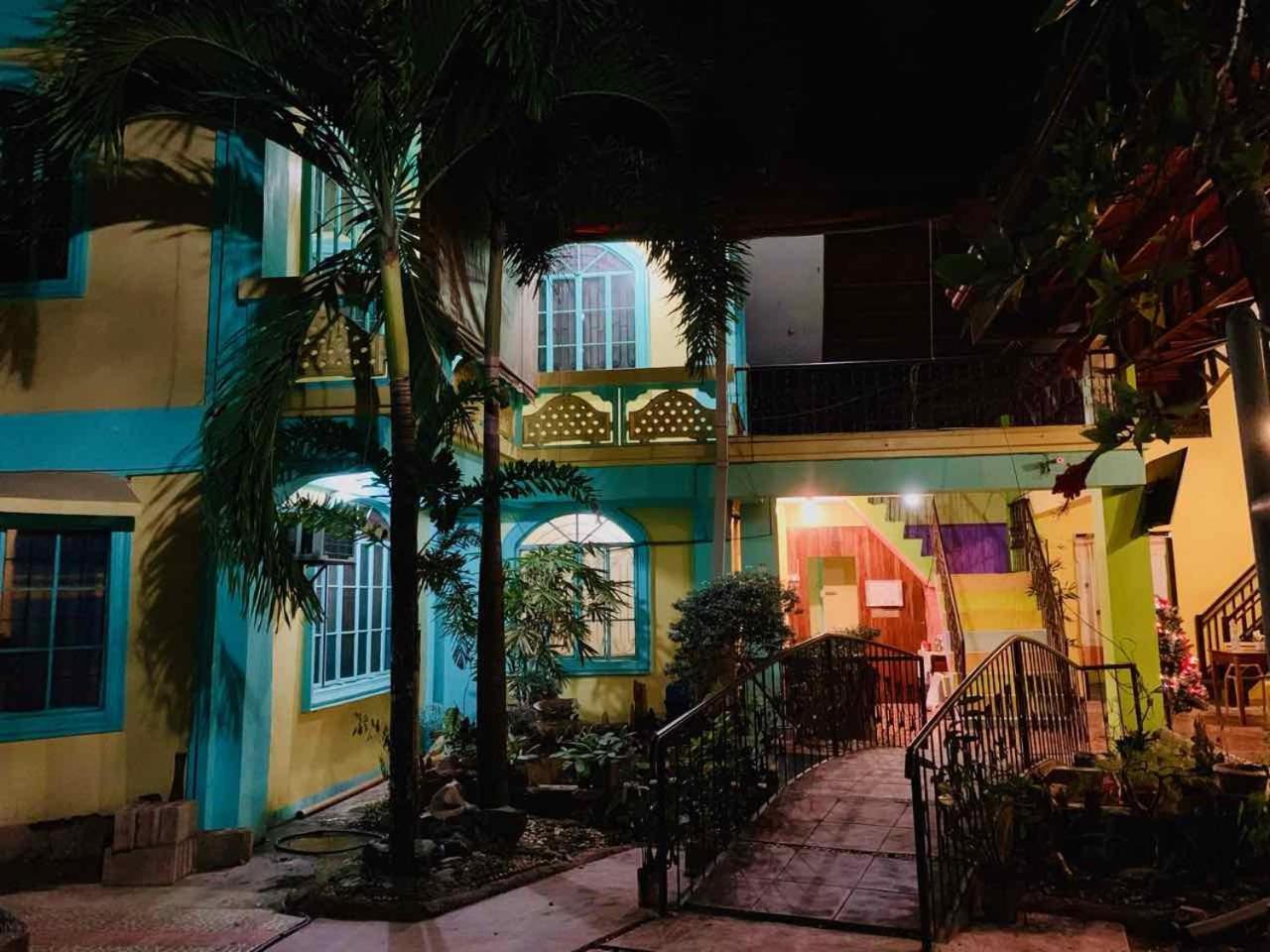 Colors Boutique Hostel Puerto Princesa Dış mekan fotoğraf