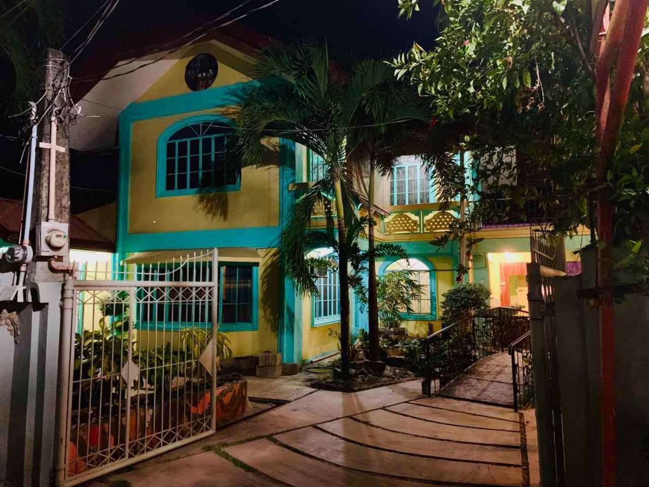 Colors Boutique Hostel Puerto Princesa Dış mekan fotoğraf